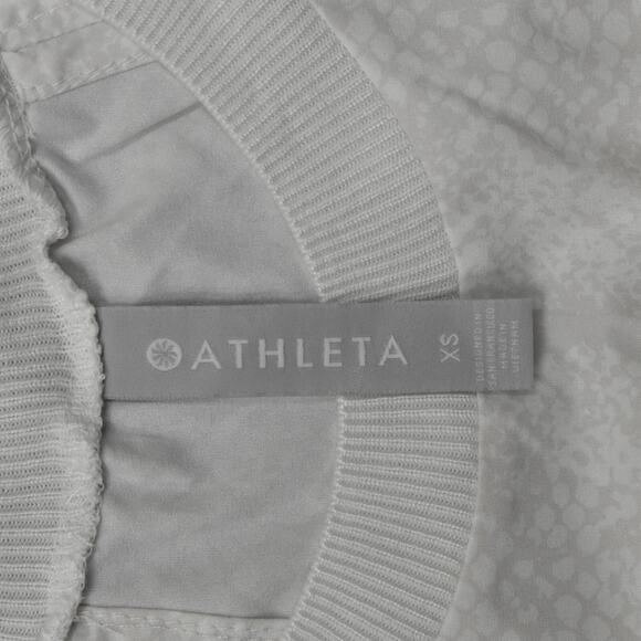 Athleta Women's Size XS Blouse Top Sleeveless Beige Animal Print Polyester Round - Picture 7 of 8